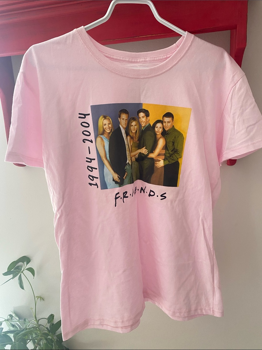(4/$8) New FRIENDS TV Graphic Shirt Ladies Clothes